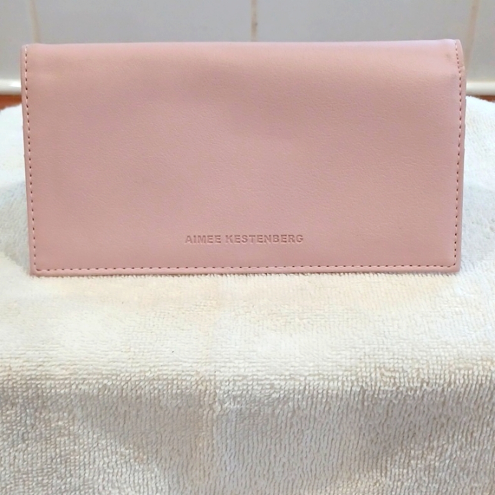NWOT WOMEN'S DESIGNER WALLET